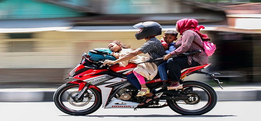 4 Kesalahan Pengendara Saat Membonceng Anak-Anak