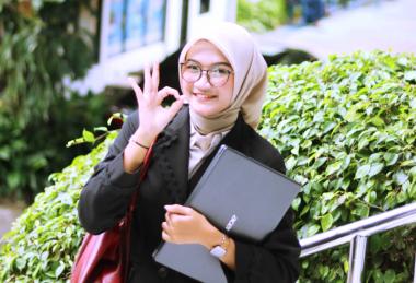 Kontribusi Lulusan Manajemen Bisnis Syariah terhadap Ekonomi Syariah dan Industri Halal di Indonesia