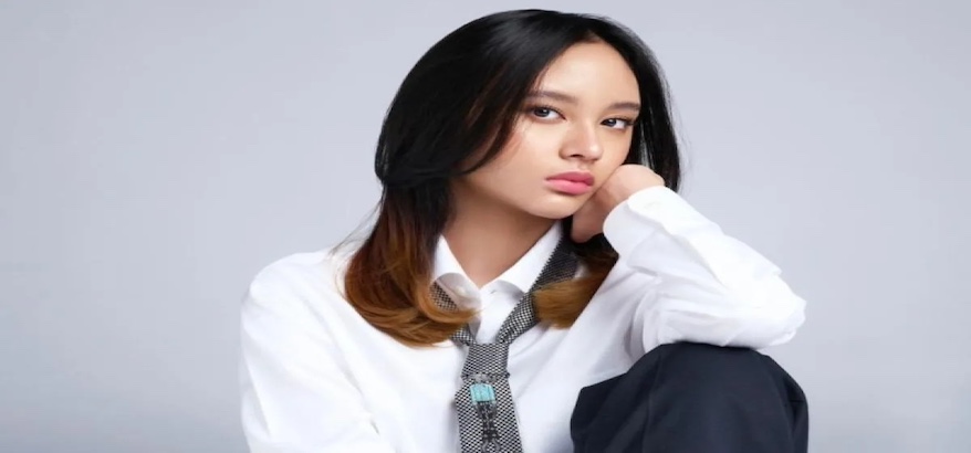 Dinda Ghania, Penyanyi Remaja dengan Karier Cemerlang di Industri Musik